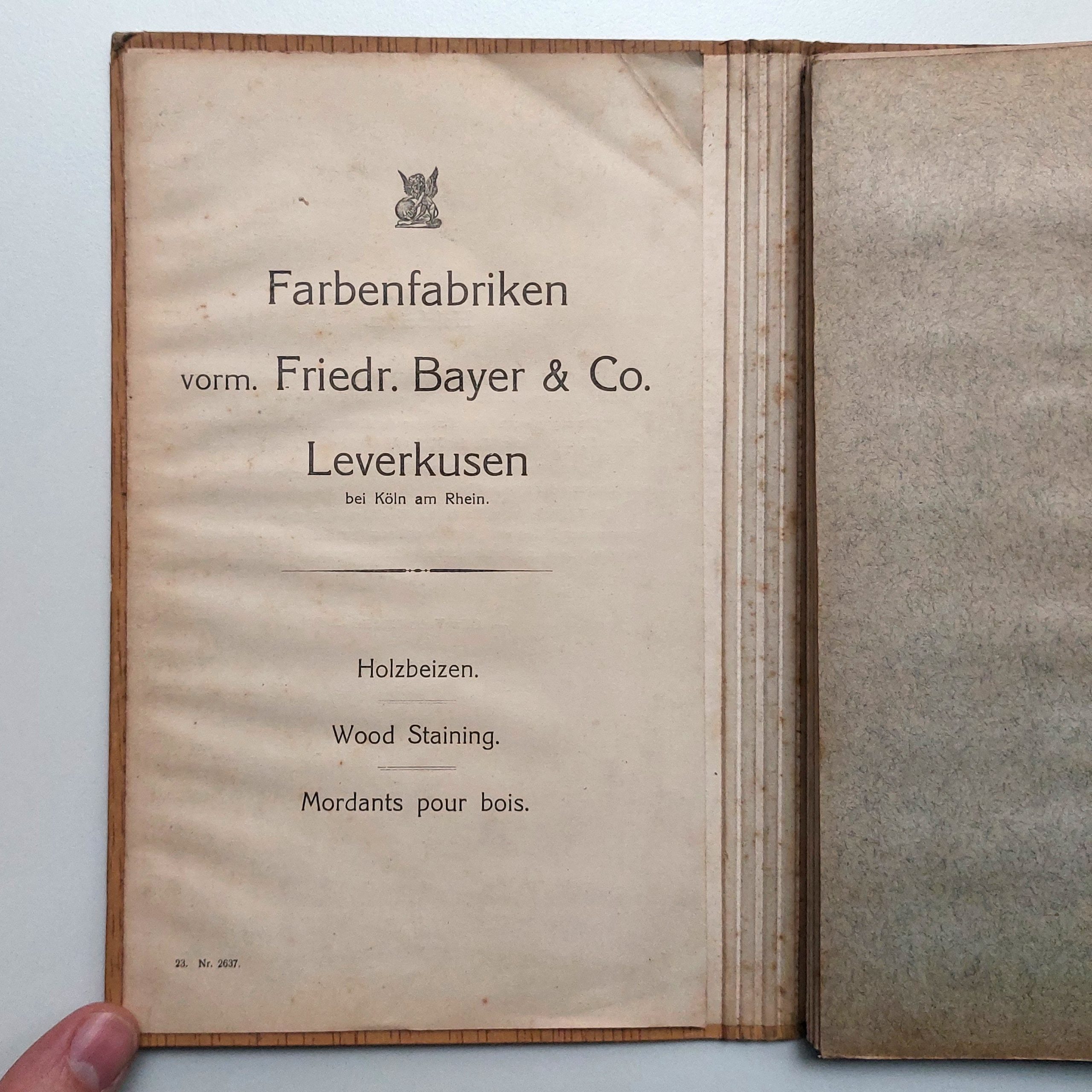 Album de présentation de teintures pour bois. – Image 3