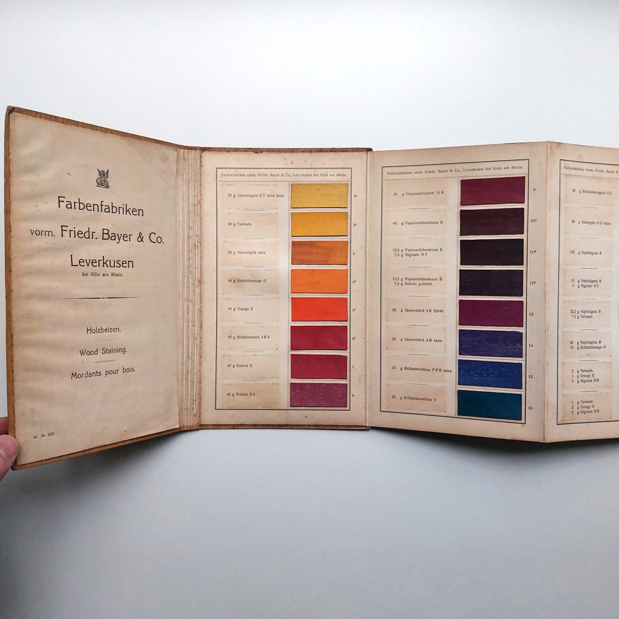 Album de présentation de teintures pour bois. – Image 4