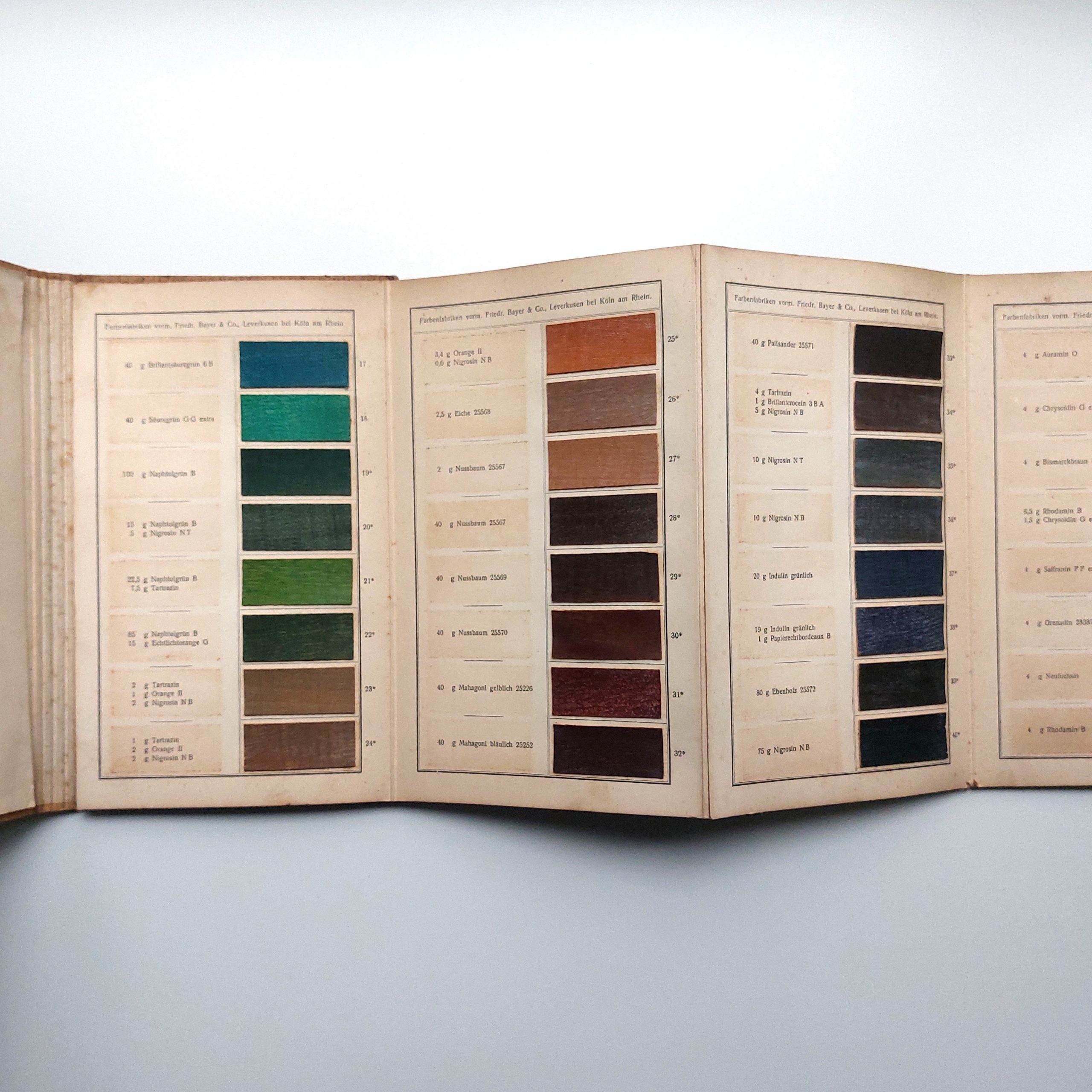 Album de présentation de teintures pour bois. – Image 5