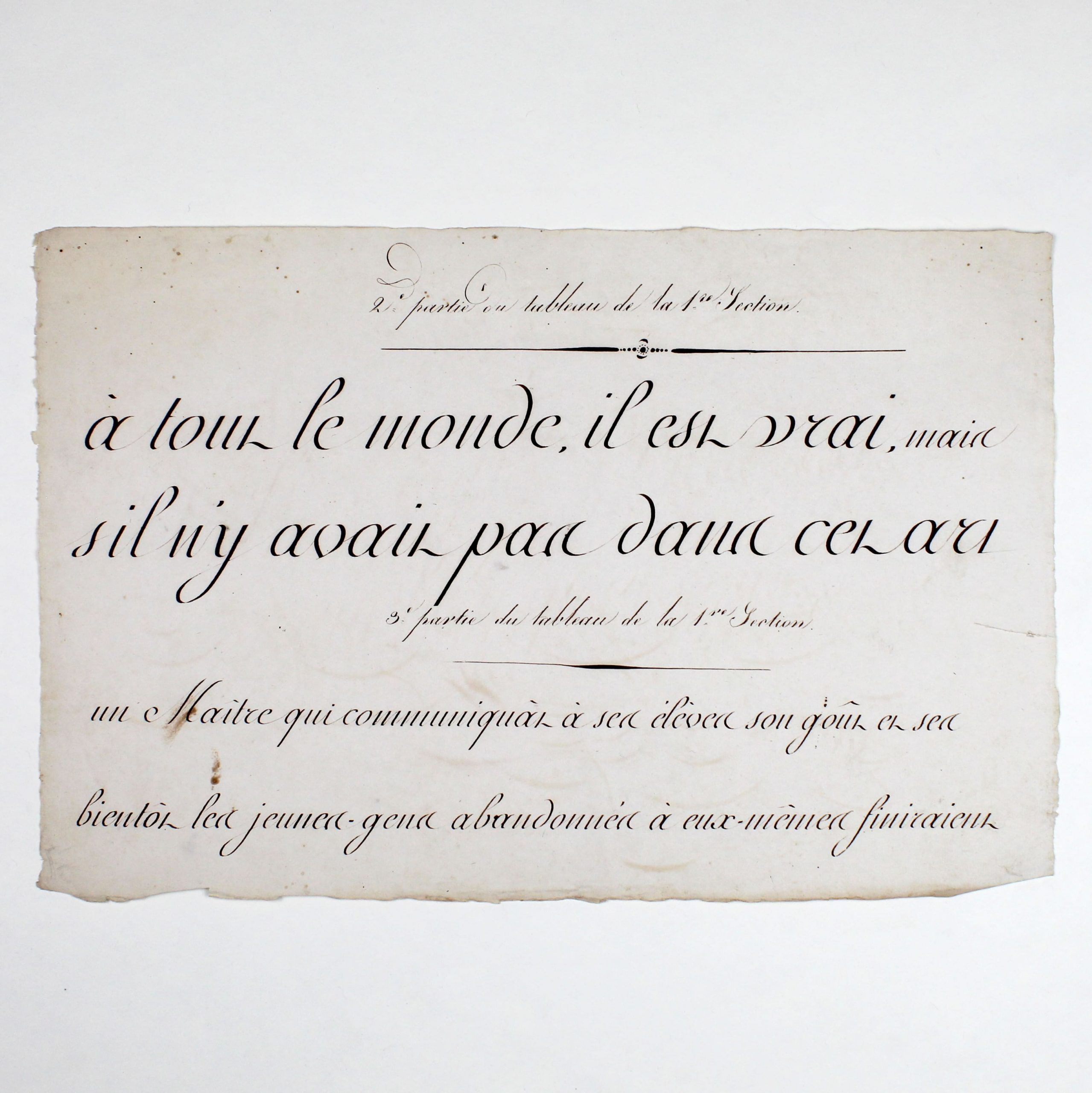 Ensemble de 29 travaux manuscrits réalisés et exposés dans une école d'écriture. – Image 3