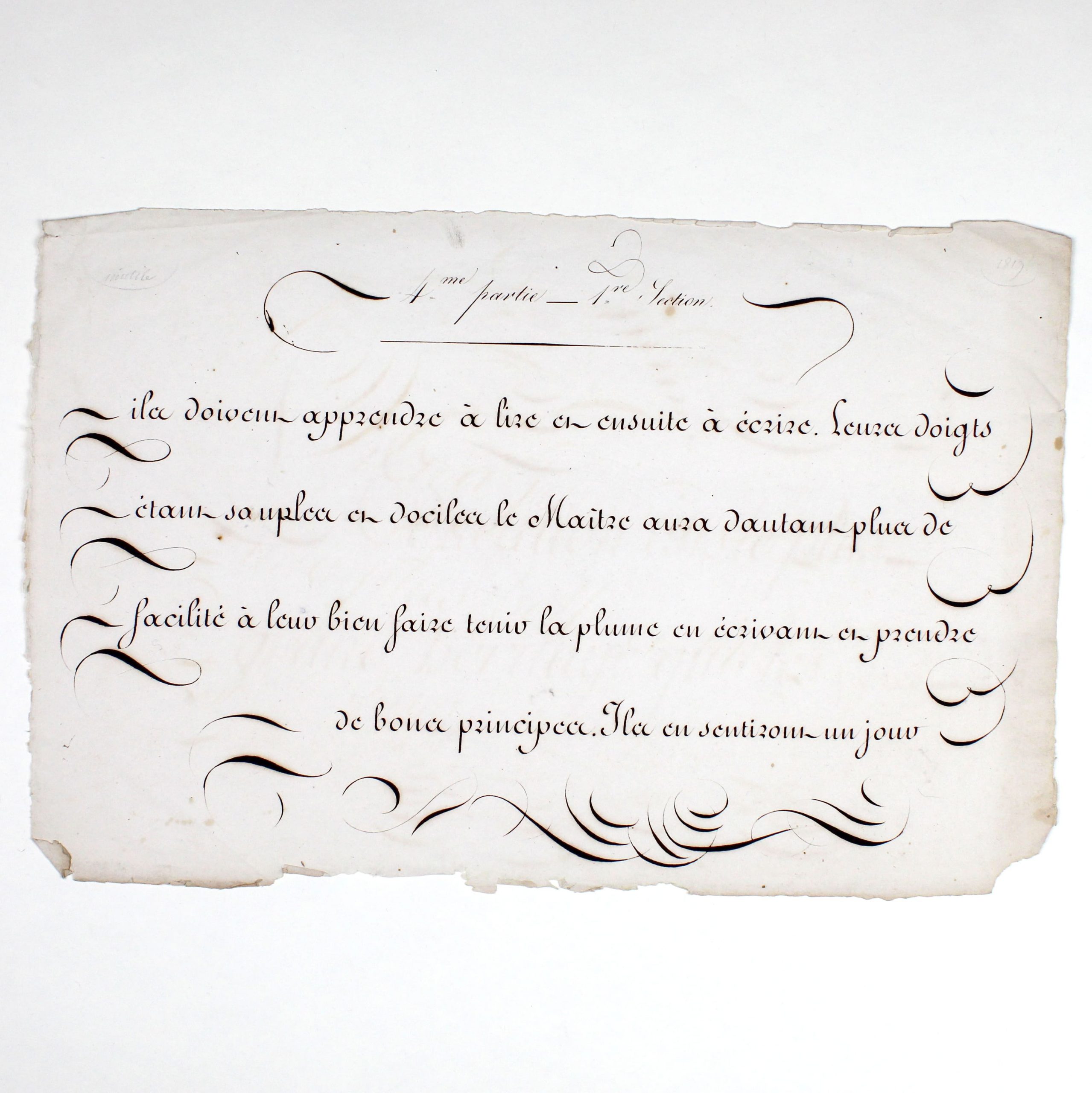 Ensemble de 29 travaux manuscrits réalisés et exposés dans une école d'écriture. – Image 5