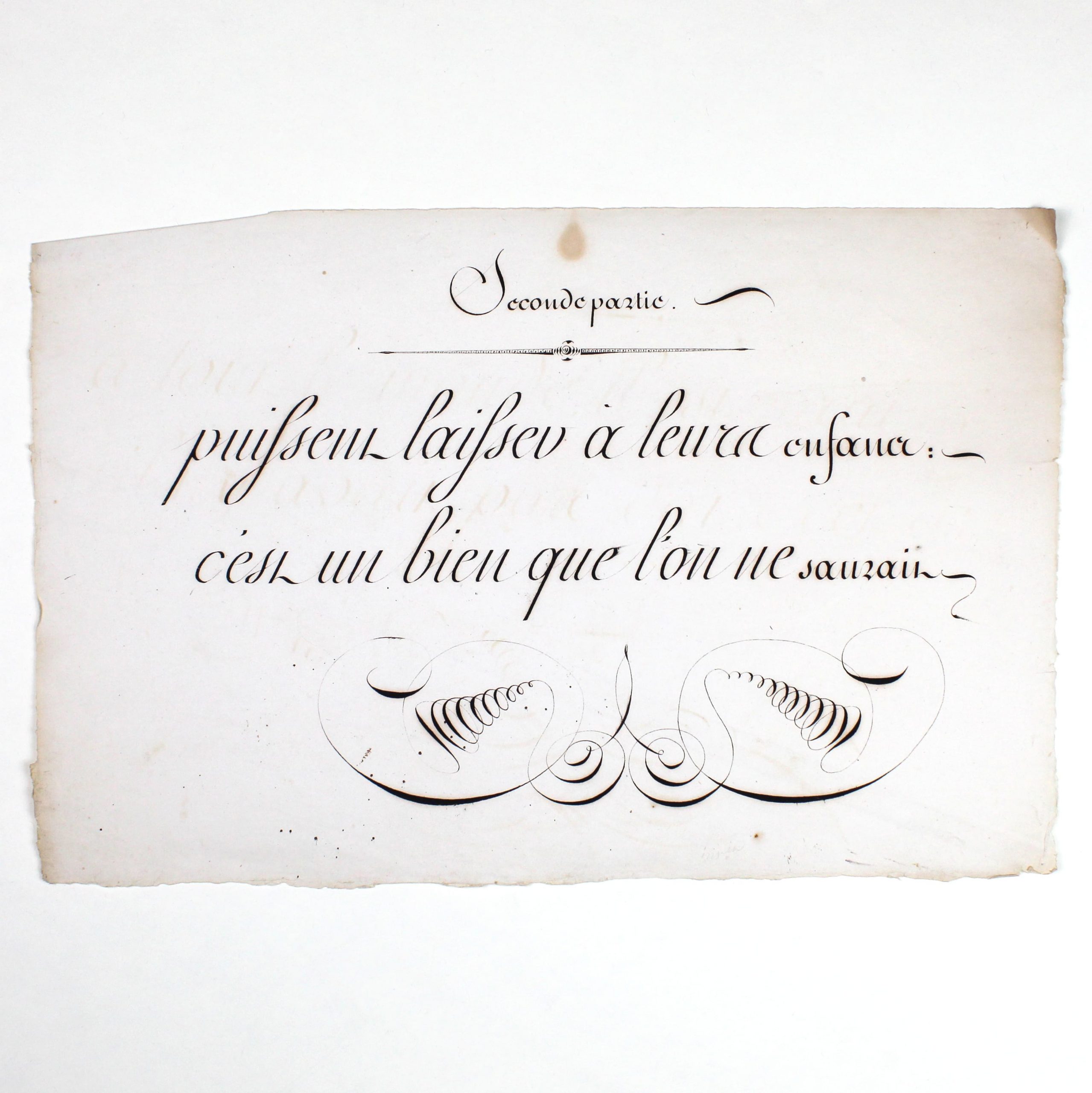 Ensemble de 29 travaux manuscrits réalisés et exposés dans une école d'écriture. – Image 7