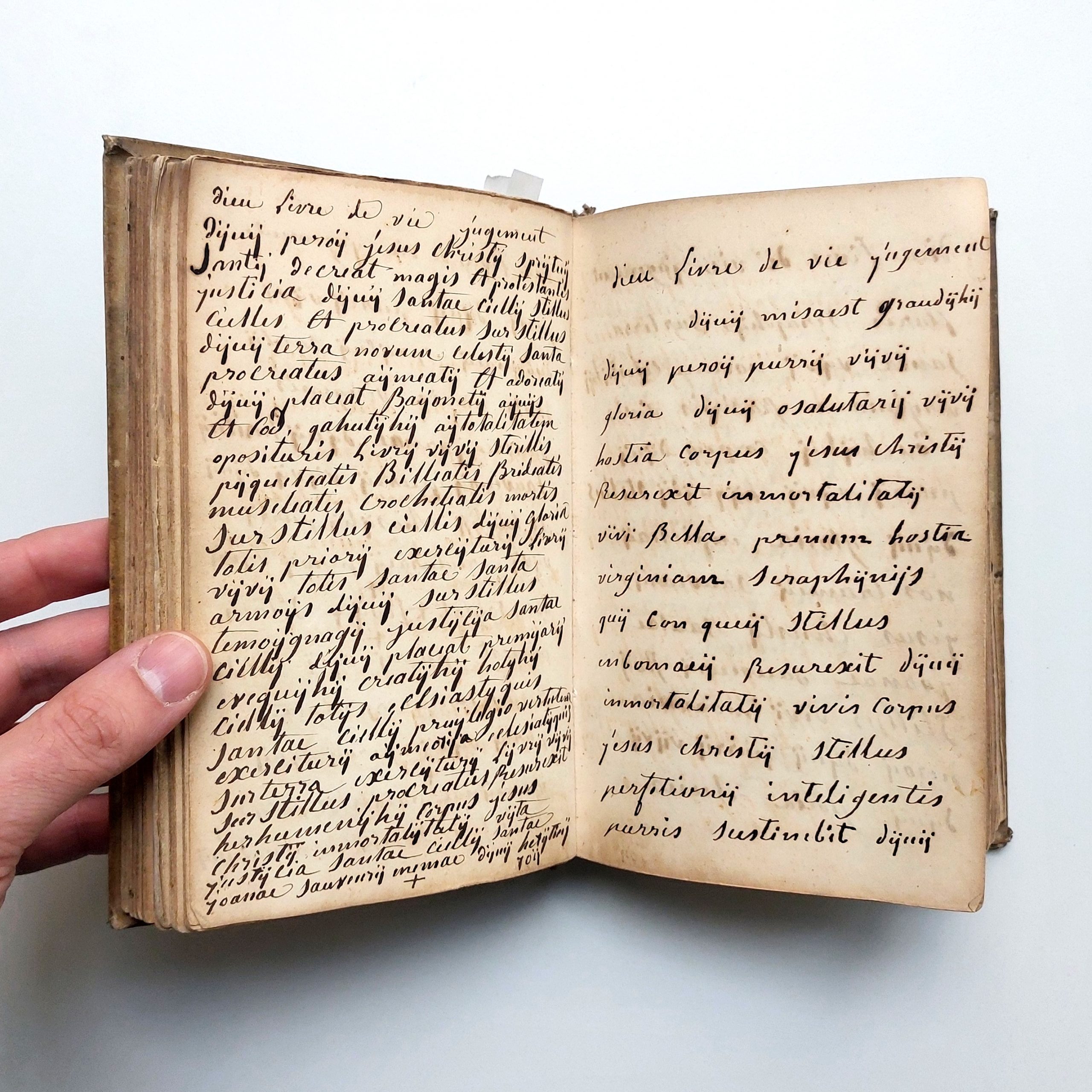 Curieux manuscrit religieux dont on peine à saisir le sens. – Image 8