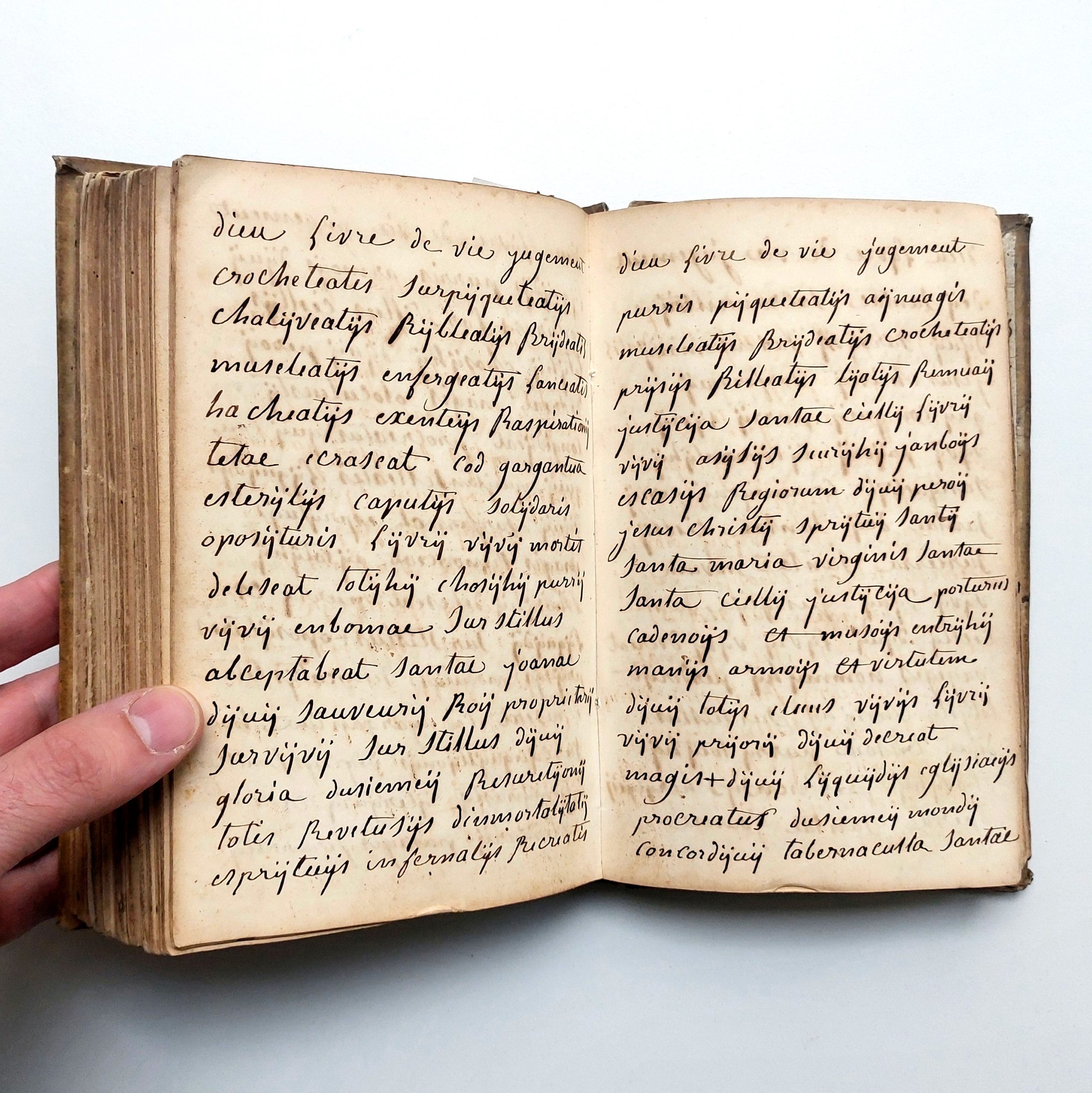 Curieux manuscrit religieux dont on peine à saisir le sens. – Image 13