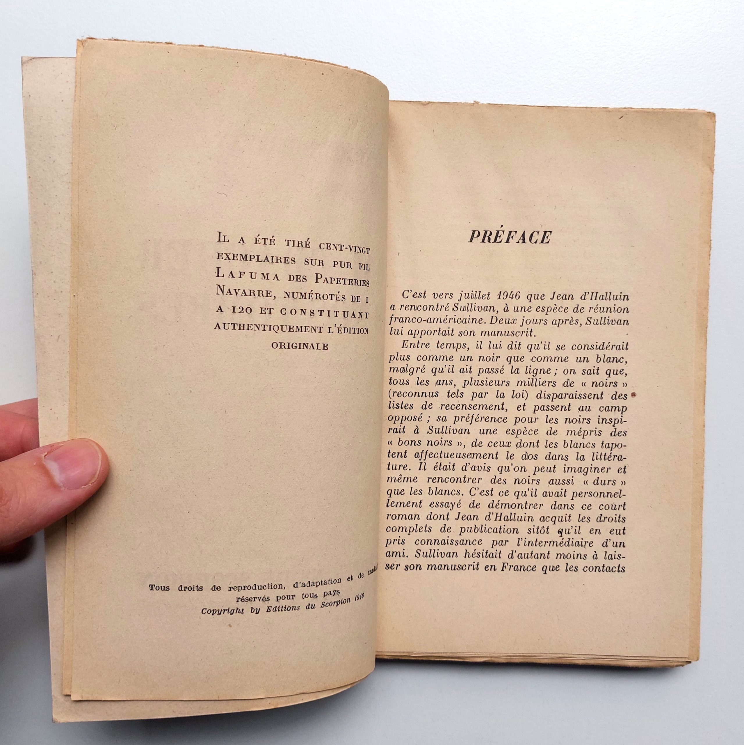 Collection de l'édition originale de J'irai cracher sur vos tombes et de sa version fictive anglaise. – Image 4